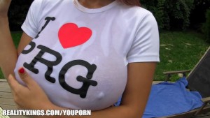 Egy bögyös, cseh teremtés